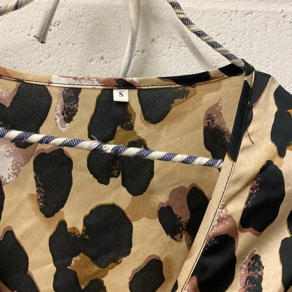 BOOHOO Brown Leopard Print Tie Front Crop Longsleeve Top - Picture 7 of 9